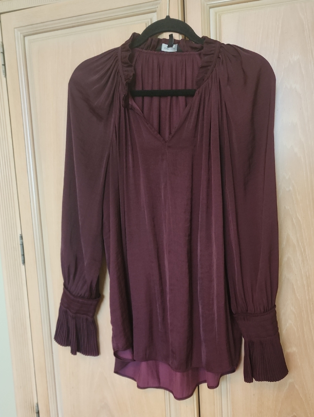 Simply Vera Vera Wang Plum V-Neck Long-Sleeve Pleated Cuff Blouse